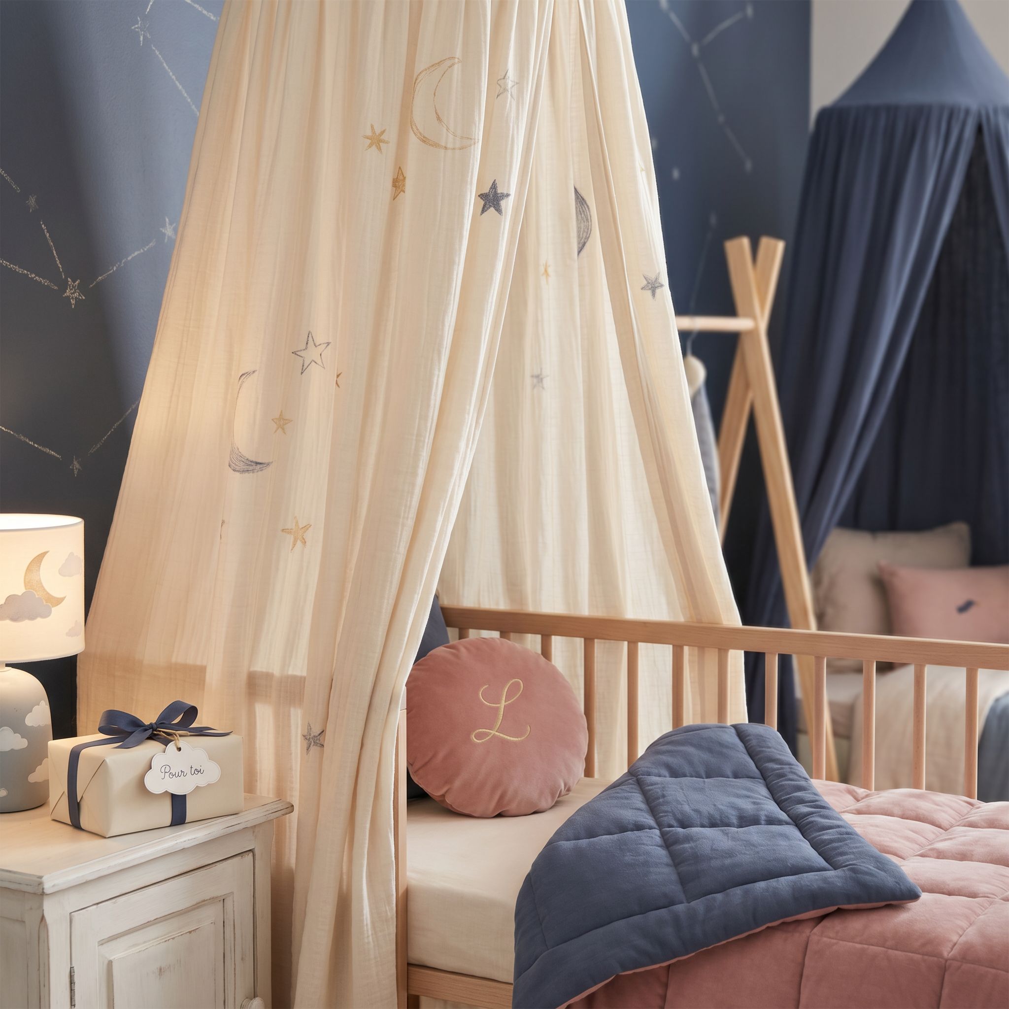 ciel de lit bébé beige